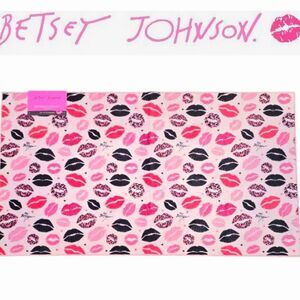 Betsey Johnson XO Betsey Logo Lips Washable Accent Rug